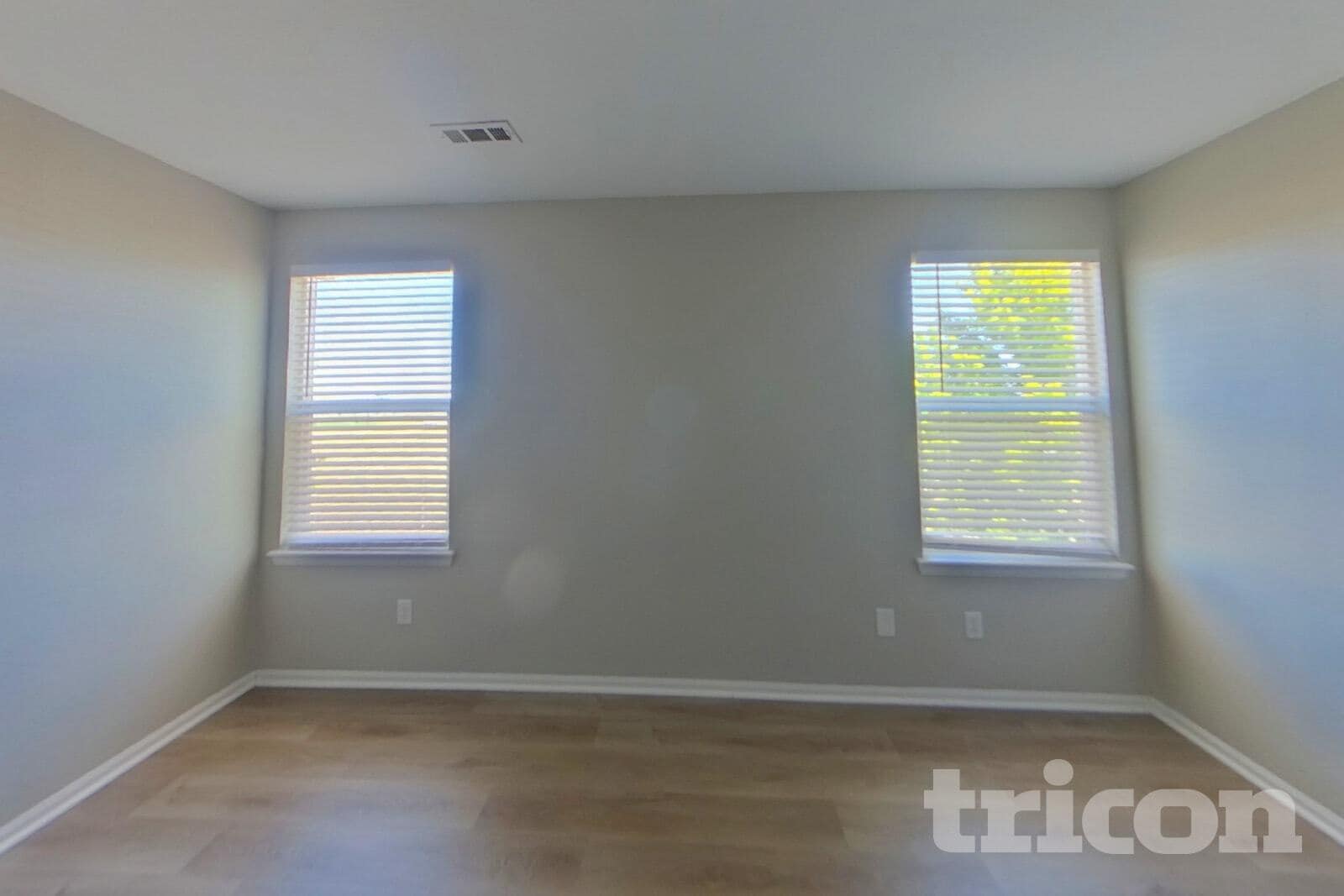 Building Photo - 647 Clarendon Dr