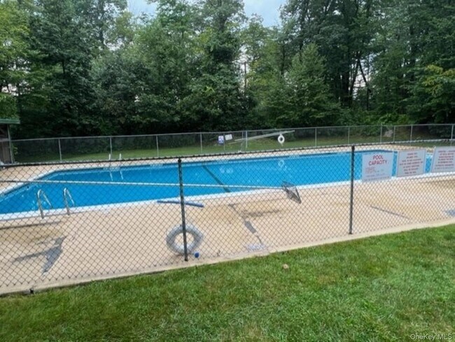 Building Photo - 315 Fox Run Ln