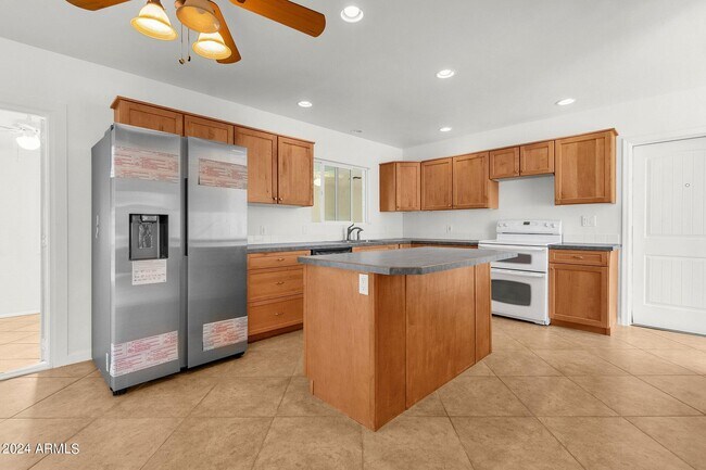 Building Photo - 3660 N 52nd St