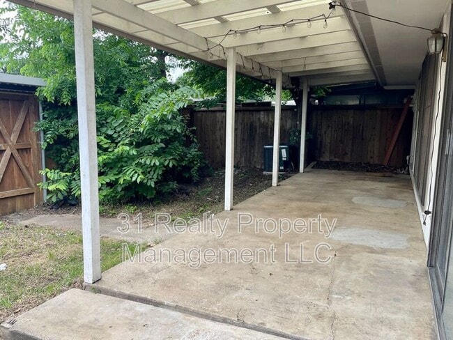 Building Photo - 13722 Flagstone Ln