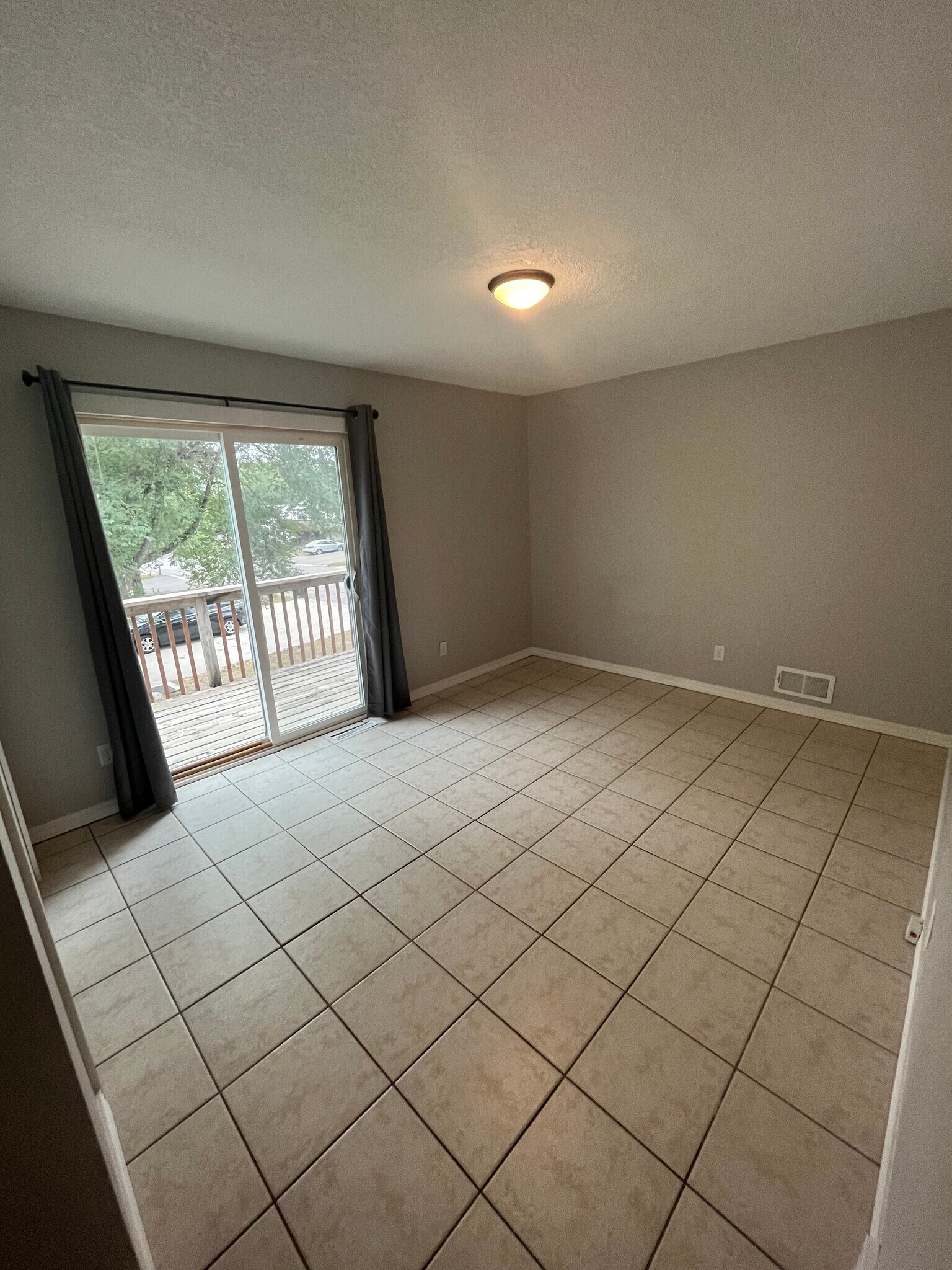 Building Photo - 502 Sunnyside Ln