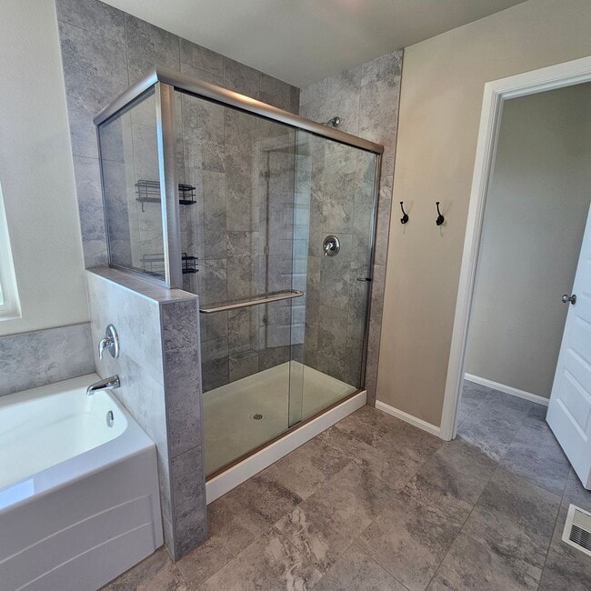 Building Photo - Beautiful 4-Bedroom Home with Spacious Loft, Fenced Yard & More!