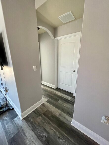 Building Photo - 4435 Winona Ln