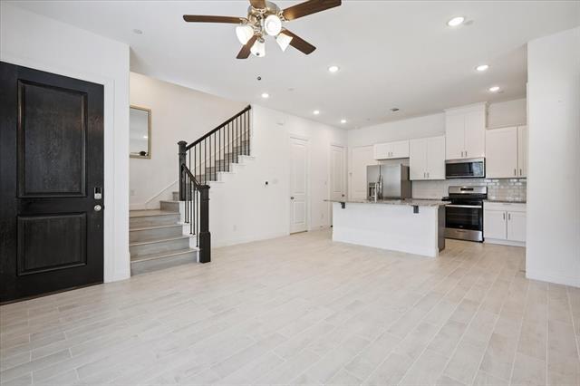 Building Photo - 4261 Shavano Dr