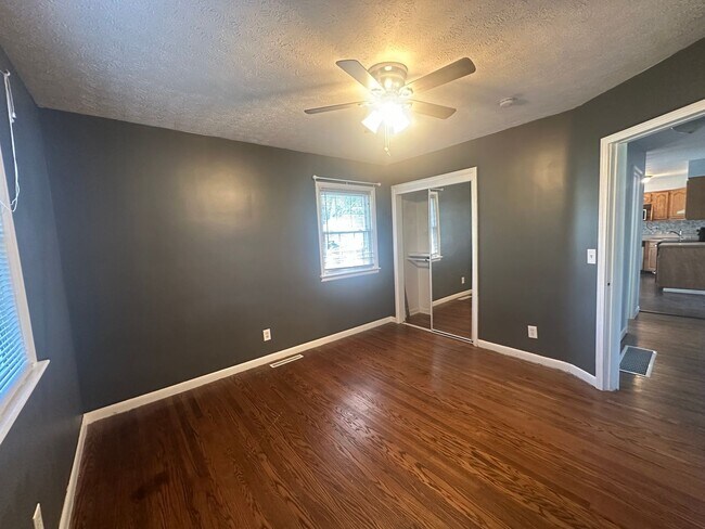 Building Photo - Charming 3 Bedroom Home in Fern Creek – Great Layout & Location: Limited-Time Leasing Special!