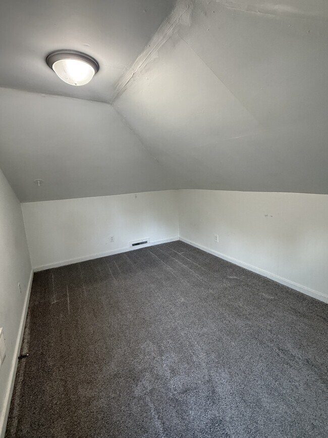 Building Photo - 57 E Ash St