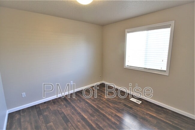 Building Photo - 6480 E Shellbrook Dr