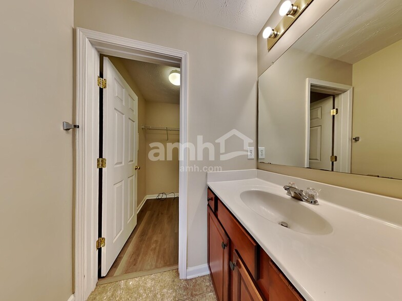 Building Photo - 204 Arrowhead Dr