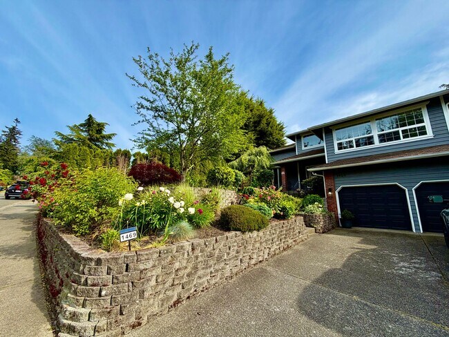 Building Photo - Stunning Elliott Pointe View Home in the Heart of Mukilteo