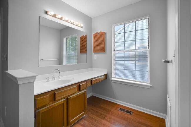 Building Photo - 240 Ferdinand Cir