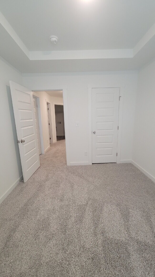 Building Photo - 7580 Discovery Pt Dr NW