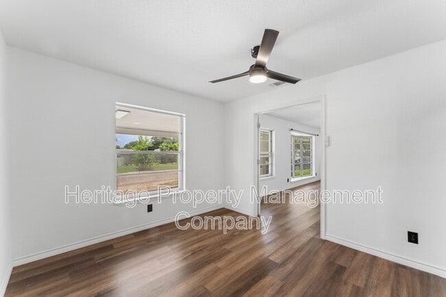 Building Photo - 3614 Versailles Dr