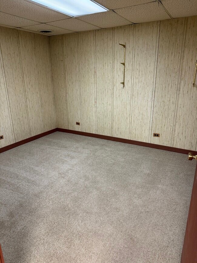 Building Photo - 3002 Cemetery Dr