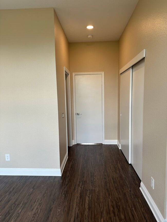 Building Photo - Centrally Located 2 Bedroom & 2 Bathroom Townhome w/ Garage in Cabo Bahia Community