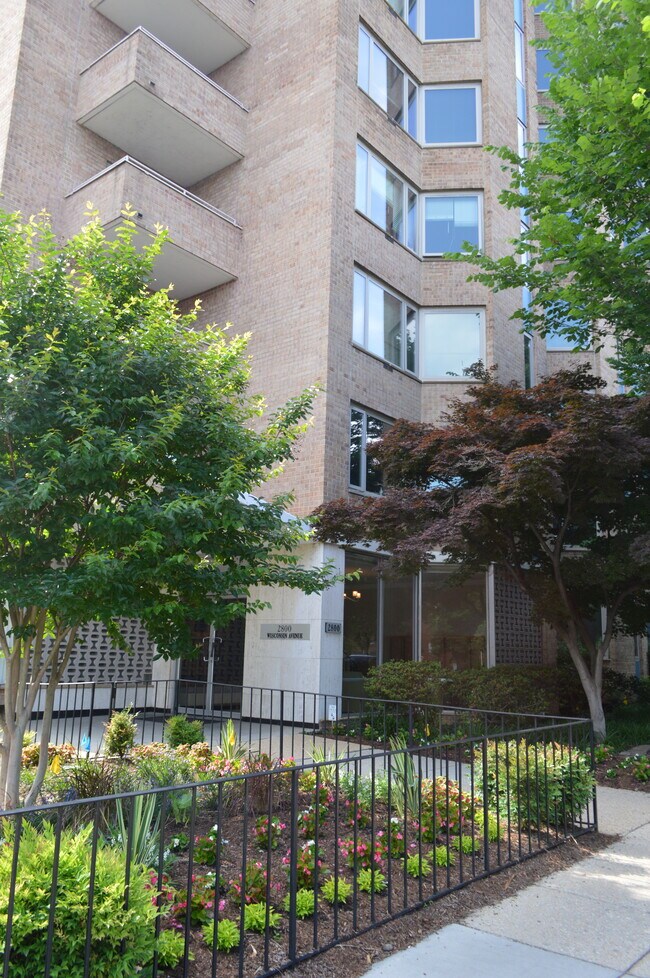 Building Photo - 2800 Wisconsin Ave