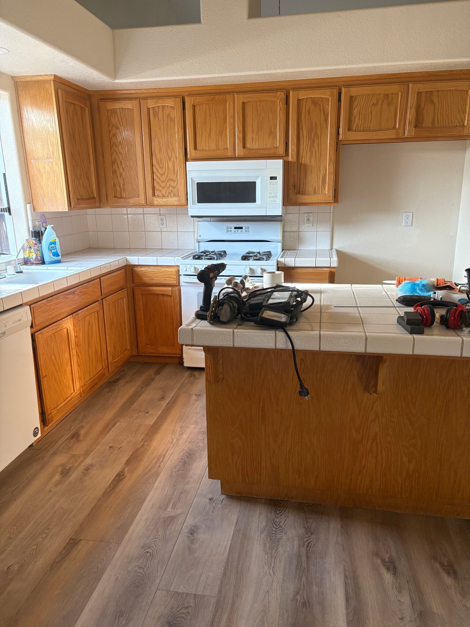 Building Photo - 2135 Greenbriar Dr