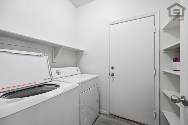 Building Photo - 3Bed/2Bath House at Ray Rd/Recker Rd! Ready for Immediate Move-In!