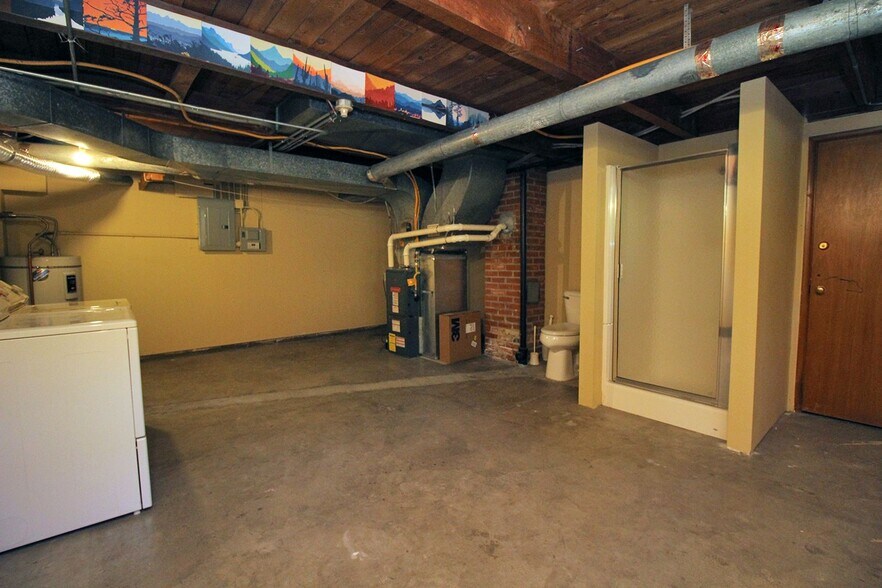 Building Photo - 4118-4118 SE Yamhill St
