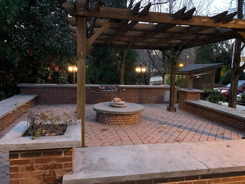 Building Photo - 307 Le Gran Bnd