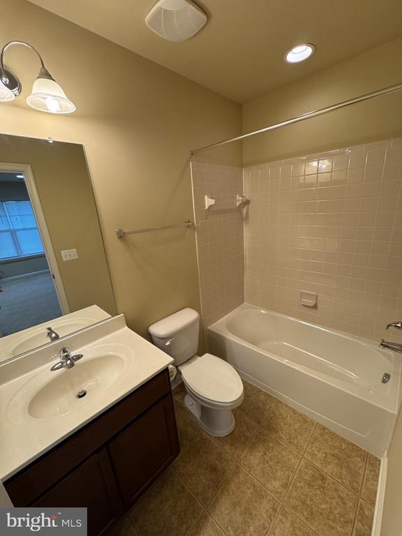 Building Photo - 105 Domino Ct