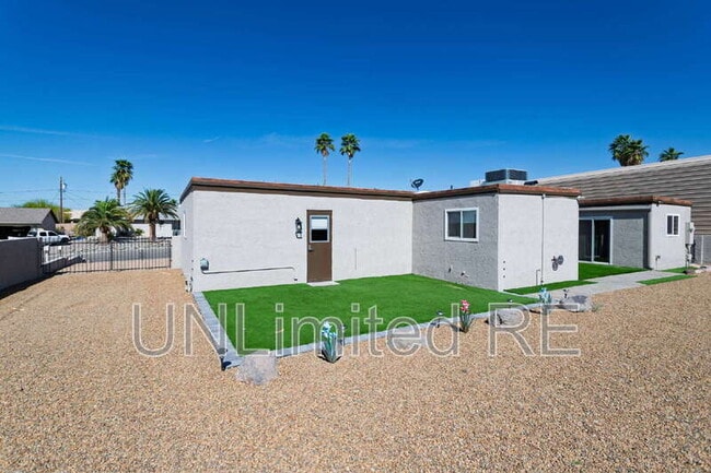 Building Photo - 2960 Star Dr