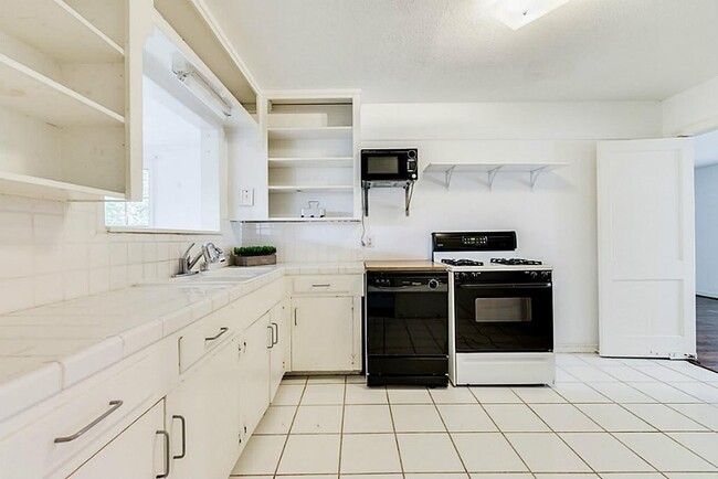 Building Photo - 1406 Caywood Ln
