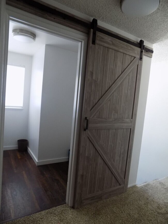 Building Photo - Spacious Three Bedroom, One & half Bathroo...