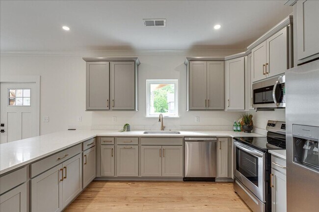 Building Photo - 2519 E 12th St