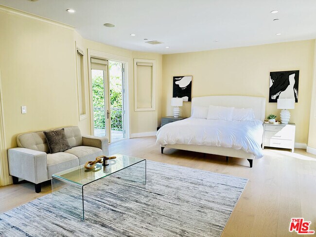 Building Photo - 1447 San Ysidro Dr