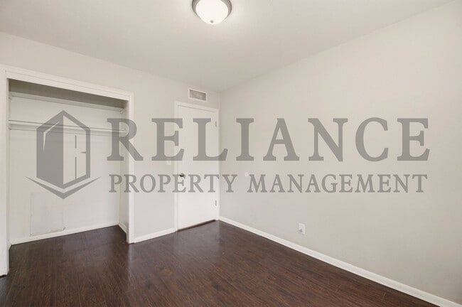 Building Photo - 730 N Chipper Ln