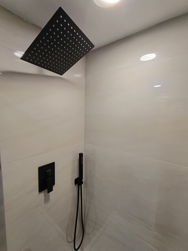 Building Photo - 1125 Molitor Rd