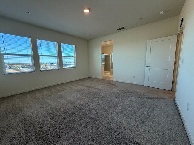 Building Photo - Beautiful 3-Bedroom Home in Anatolia