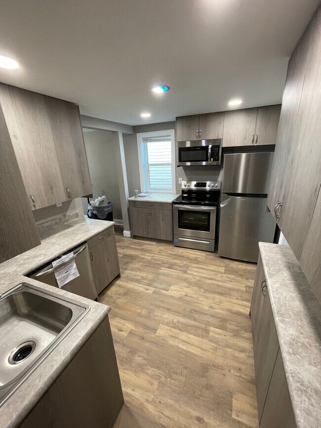 Building Photo - 205 8th Ave NW