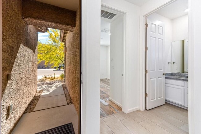 Building Photo - 10394 S Cienega Knolls Loop