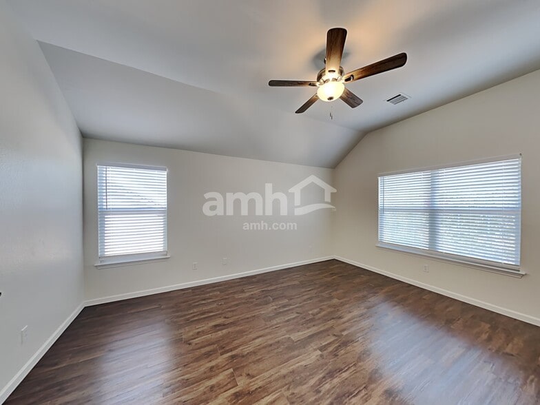 Building Photo - 24827 Crescent Run