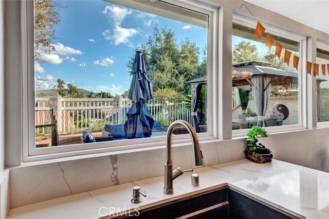 Building Photo - 7246 E La Cumbre Dr