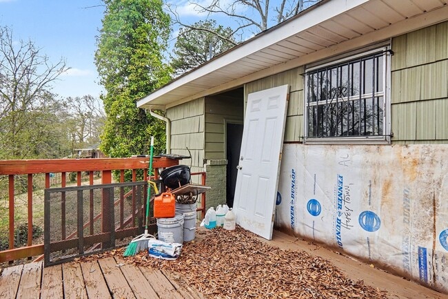 Building Photo - 1147 Oakley Dr