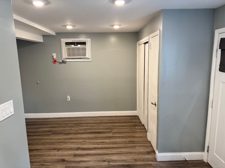 Building Photo - 8 Shelbourne Ln