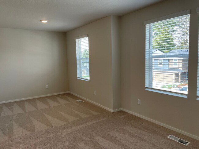 Building Photo - Stunning 4 Bed, 2.5 Bath Home with Premium Finishes, Spacious Layout, and Fenced Backyard!