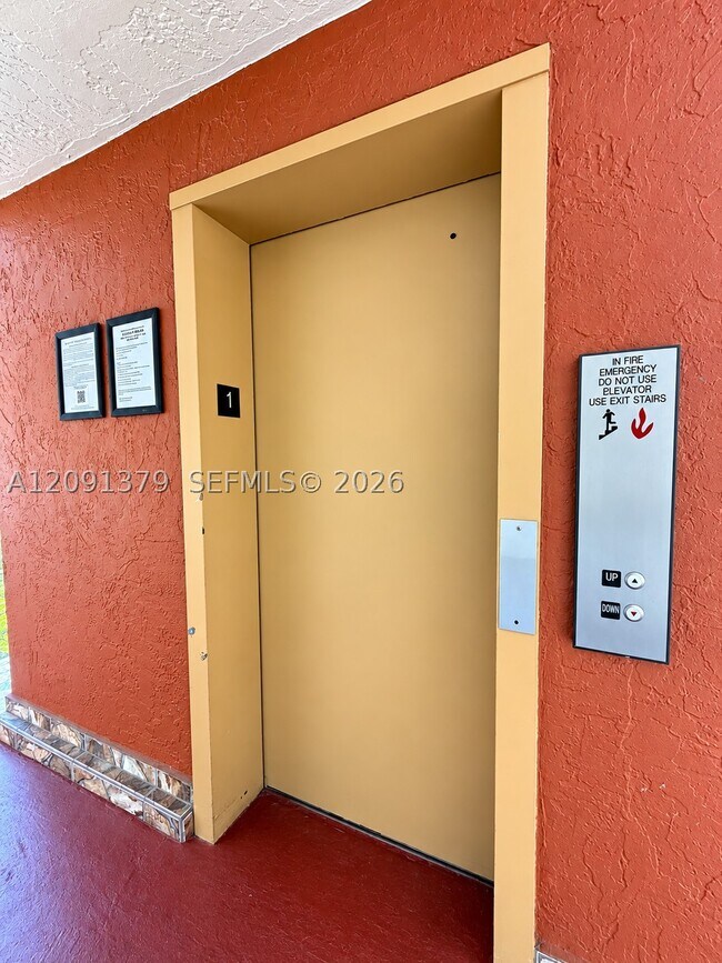Building Photo - 1075 W 68th St