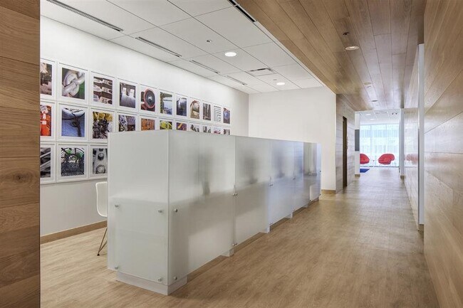 Building Photo - 221 N Columbus Dr