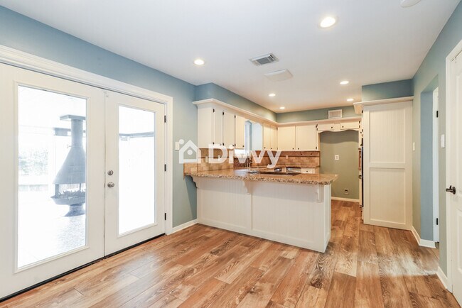 Building Photo - 8927 Pine Shores Dr, Humble, TX 77346