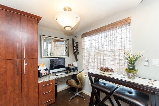 Building Photo - 41 Waller St