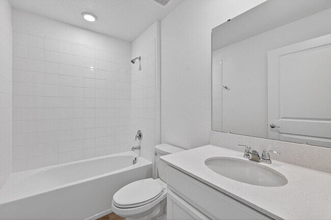 Building Photo - Available Now! Well-Maintained 3BR/2BA in Great Neighborhood