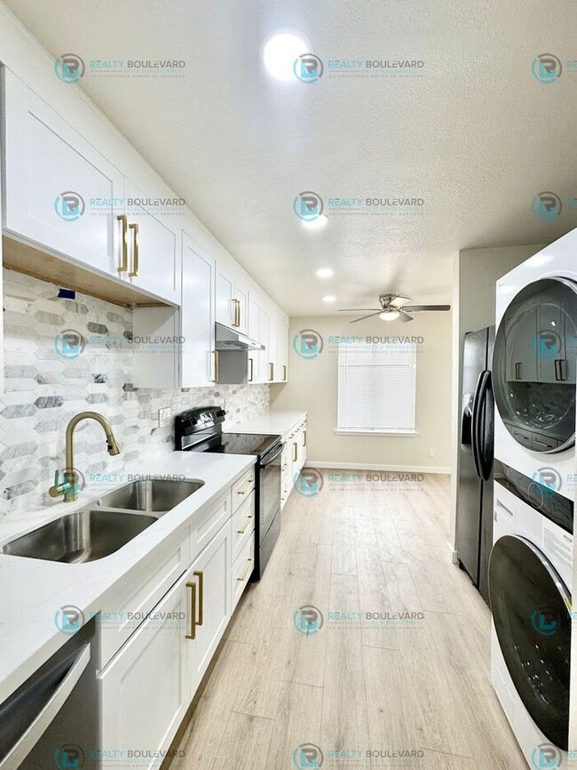 Building Photo - 2-Bedroom Condo with Modern Upgrades