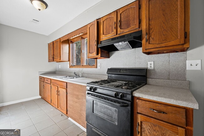 Building Photo - 2127 Golfview Dr SE