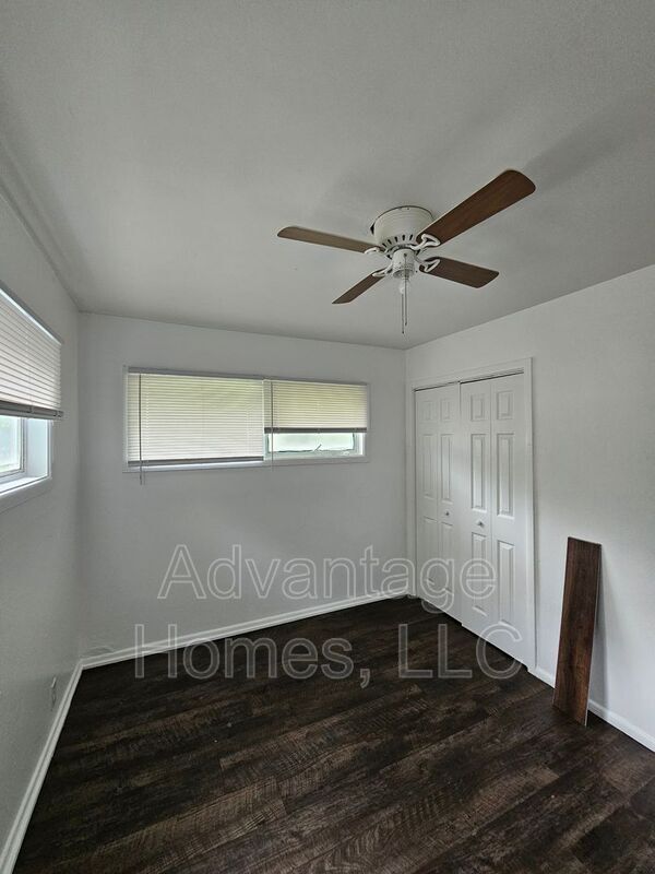 Building Photo - 11214 Crystal Ave