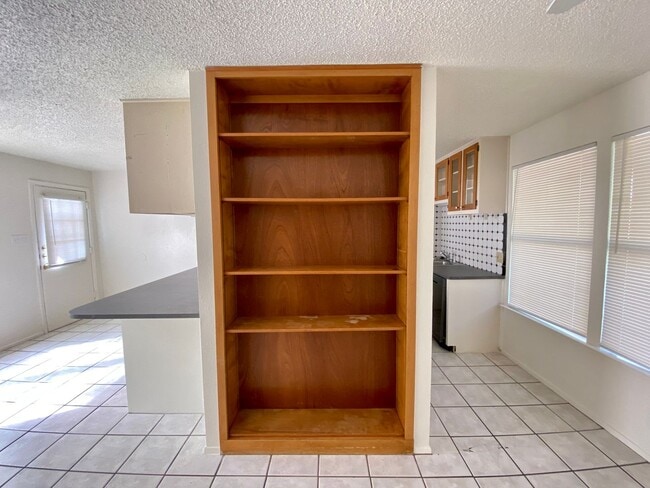 Building Photo - 30th-407 E