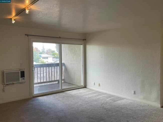 Building Photo - 1087 Murrieta Blvd