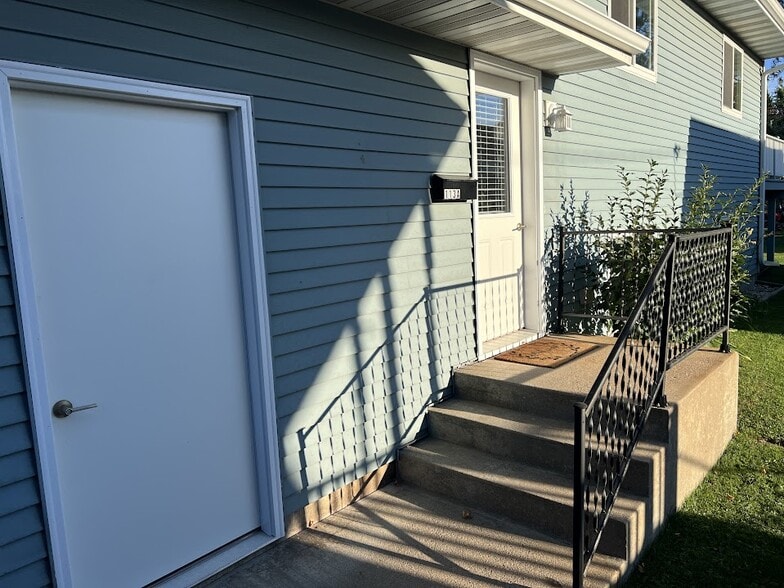 Building Photo - 113 Edwards St